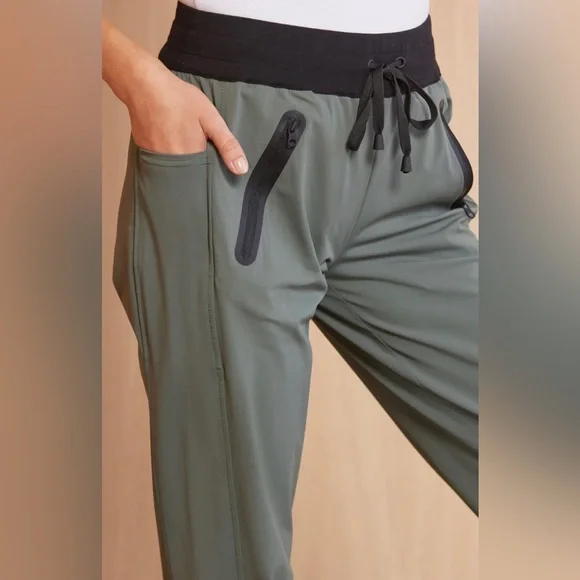 BLANC NOIR || Tech Zip-Pocket Jogger Pants in Olive Green/Black - SZ XS - Picture 4 of 8